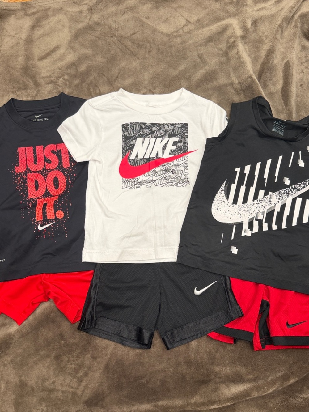 3 set Nike Kids Short Sleeve Tee Bundle in Black, White & Red(2)